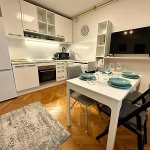 https://apt-charming-city-loft-with-free-parking.hotels-in-ljubljana.com